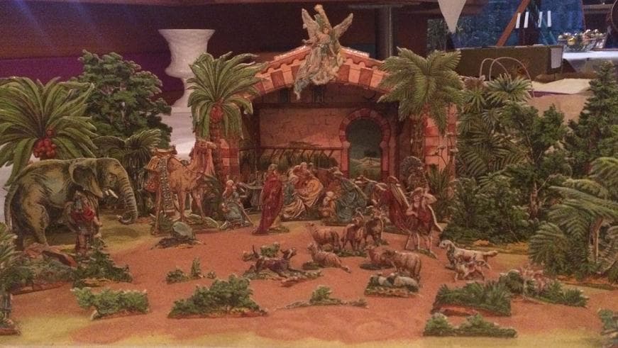 Handgeprägte Weihnachtskrippe — Erzeugnis aus Weiperter Fertigung