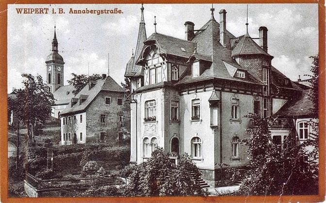 Weipert i.B. Annabergerstraße — Villa Schmidl mit Kirchturm