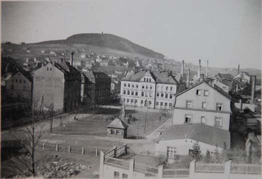 Weipert — Stadtblick mit Fabrikanlage und Bärrenstein