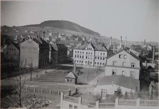 Weipert — Stadtblick mit Fabrikanlage und Bärrenstein