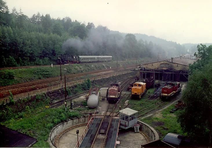 Überblick auf das Bahnbetriebswerk Buchholz mit 86 1001, 13. Juni 1992